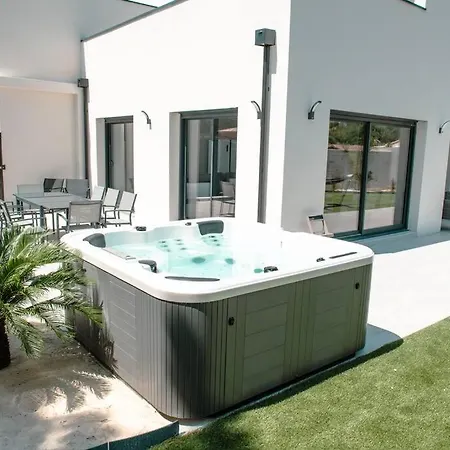 Honoré Bord Mer/ Jacuzzi Villa Le Grau-dʼAgde