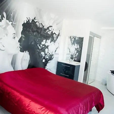 Honoré Bord Mer/ Jacuzzi Villa *