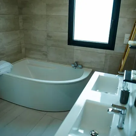 Honoré Bord Mer/ Jacuzzi Villa