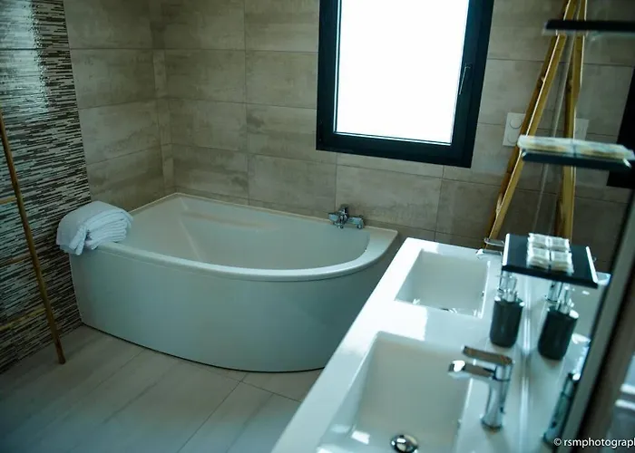 Honore Bord Mer/ Jacuzzi فيلة